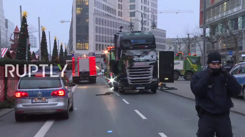 Live aus Berlin vom Breitscheidplatz: Am Morgen nachdem ein Mann mit einem LKW 12 Menschen tötete
