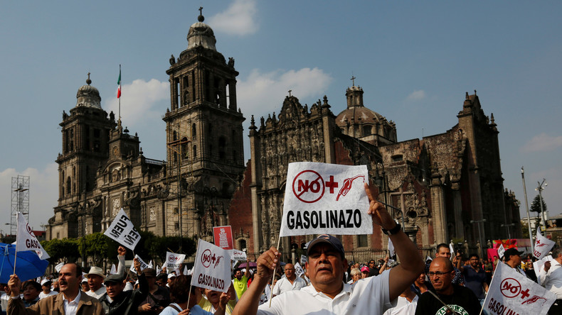Proteste gegen höhere Benzinpreise in Mexiko