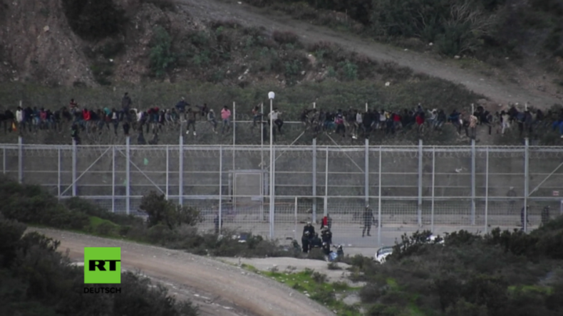 Flüchtlingskrise in Spanien: Hunderte Afrikaner erstürmen Grenzzaun