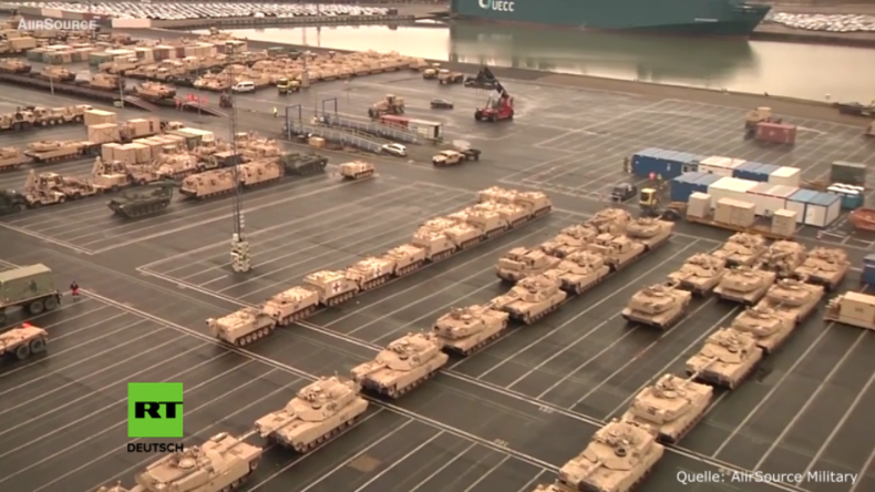Größte Anlandung von Panzern seit Kaltem Krieg erreicht Deutschland - Luftaufnahmen zeigen Ausmaß