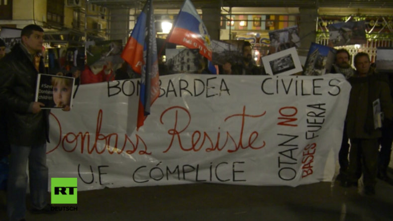Protest in Madrid: „Die Ukraine beschießt Zivilisten und die EU ist ihr Komplize“