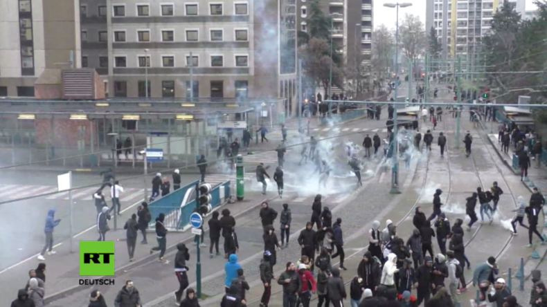 Proteste in Frankreich: Jugendlliche liefern sich erneut Straßenschlachten mit der Polizei