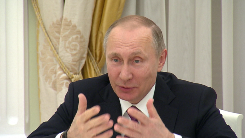 Putin spricht mit Sigmar Gabriel in Moskau.