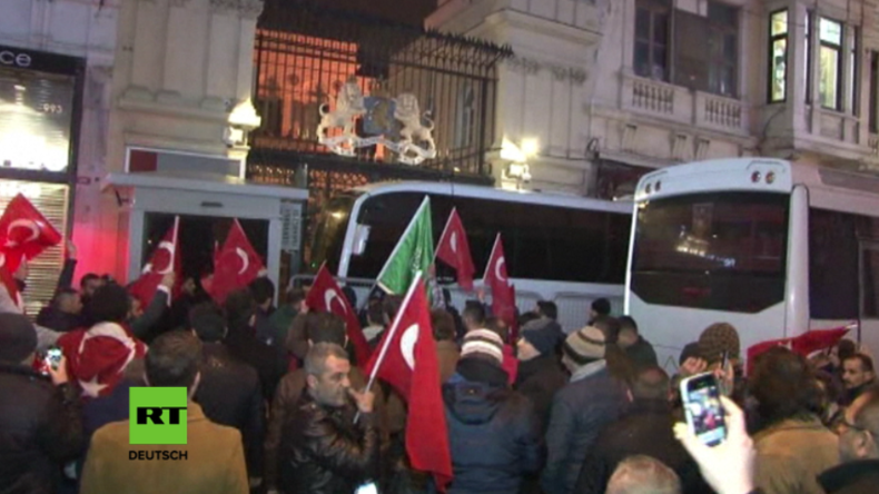 Eskalation zwischen den Niederlanden und der Türkei - Proteste auf Istanbuls Straßen