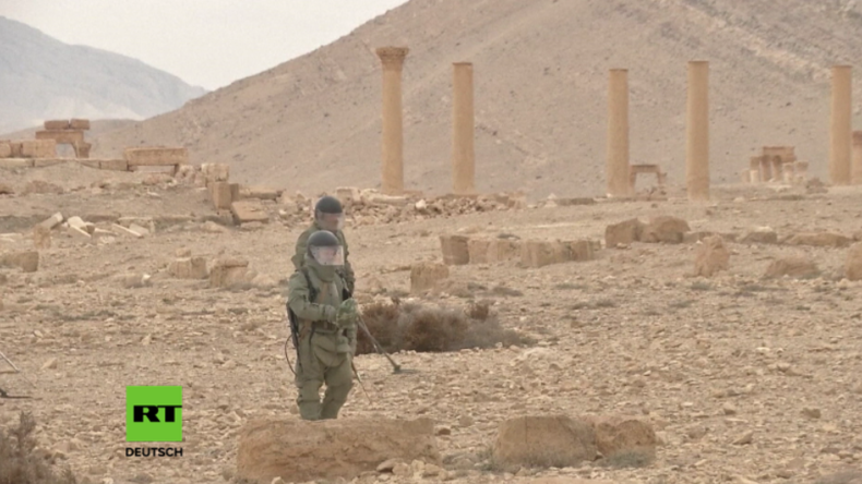 Russische Experten entminen Palmyra. 