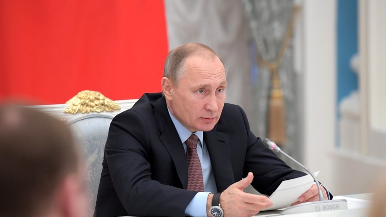 Putin am 25. November 2016 bei einem Treffen des Rates für strategische Entwicklungs- und Schwerpunktprojekte in Moskau.