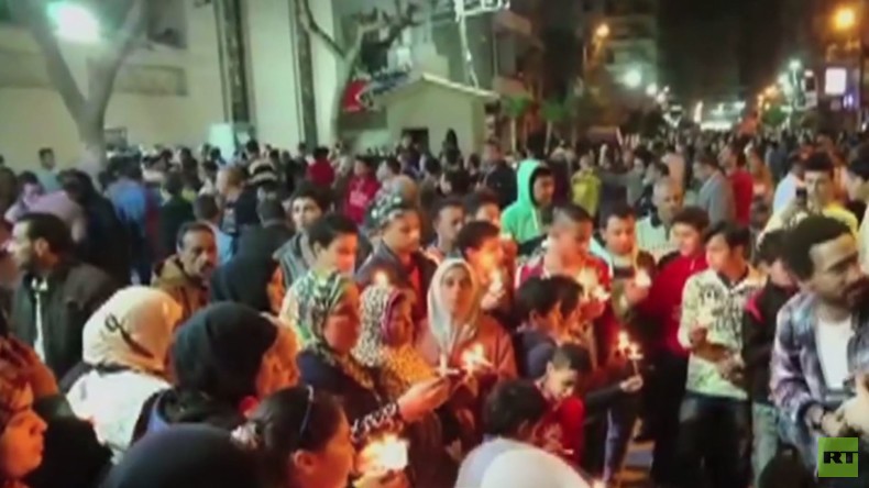 Ägypten: Muslime und Christen halten Mahnwache nach IS-Anschlägen auf Kirche