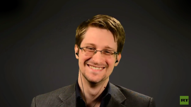 LIVE: "Überwachte Demokratie" – Edward Snowden per Video-Schalte bei internationaler Konferenz