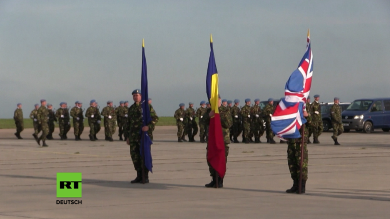 Beginn britischer Mission für die NATO wird in Rumänien zeremoniell begleitet. 