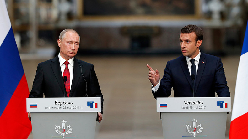 Putin und Macron geben Pressekonferenz in Versailles - Mit deutscher Simultanübersetzung