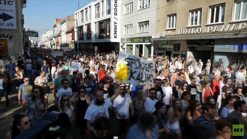"Weniger Privilegien, mehr Demokratie" - Tausende protestieren in Bratislava gegen Korruption