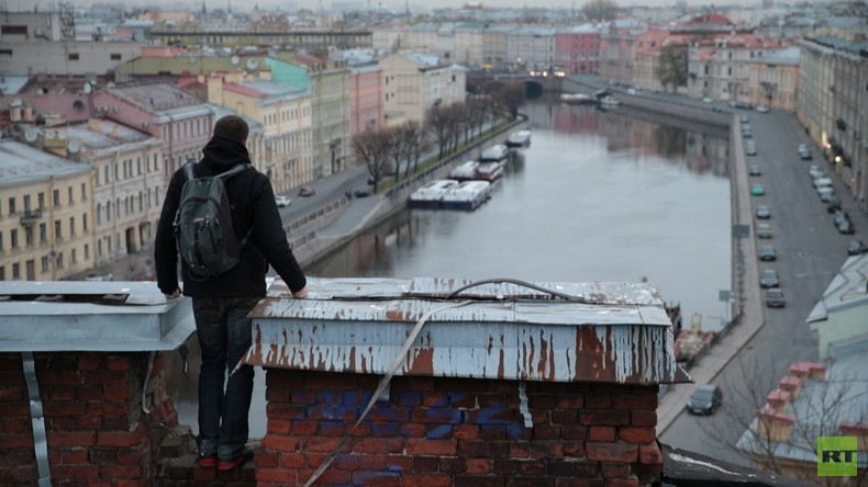 Einmal in Russland: Der Roofer aus der Metropole - Sankt Petersburg aus der Vogelperspektive