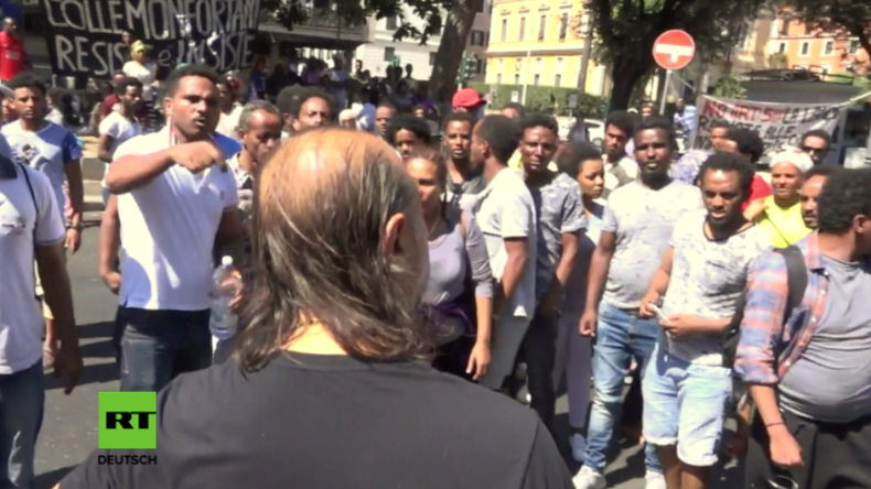 Migranten protestieren in Rom: "Wir sind keine Terroristen, wir wollen nur ein Haus zum leben" 