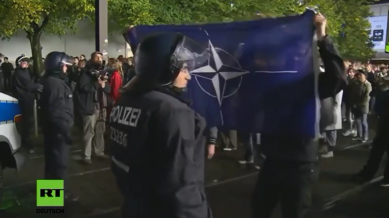Wie ein "NATO-Troll" unsere Live-Übertragung des Anti-AfD-Protests in Berlin bereicherte