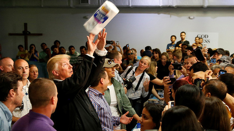 Küchenrollen für alle: US-Präsident Trump löst mit Auftritt vor Hurrikan-Opfern heftige Kritik aus