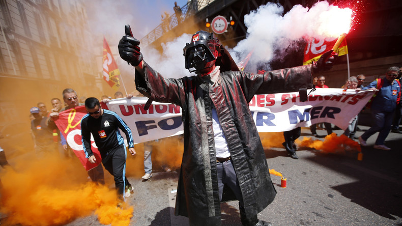 LIVE: Italienische Stahlarbeiter demonstrieren in Genua für Erhalt ihrer Arbeitsplätze