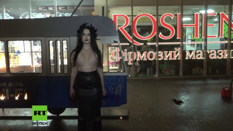 Femen-Aktivistin beschafft Poroschenko eine brennende Tram ins Steuerparadies 