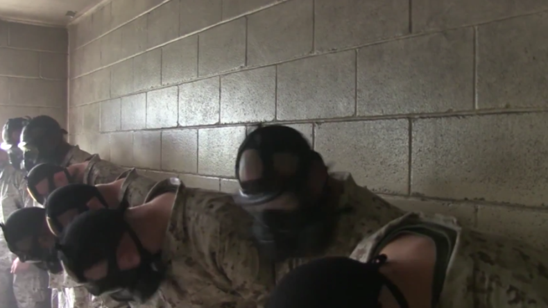 Training für den Ernstfall: Angehende Marine-Soldaten müssen in Kammer voller CS-Gas ausharren
