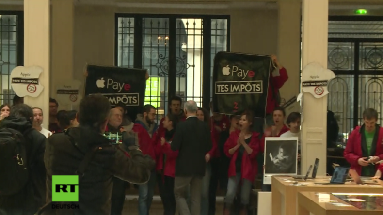"Zahlt endlich Steuern!": Aktivisten stürmen Apple Stores in ganz Frankreich wegen EU-Steuerstreit 