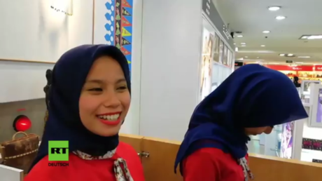 Indonesien: Einwohner reagieren auf Islamisten-Drohungen wegen Weihnachtsbekleidung