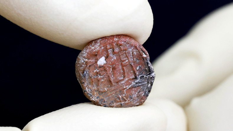 2.700 Jahre altes Tonsiegel bei Grabungen an Klagemauer gefunden