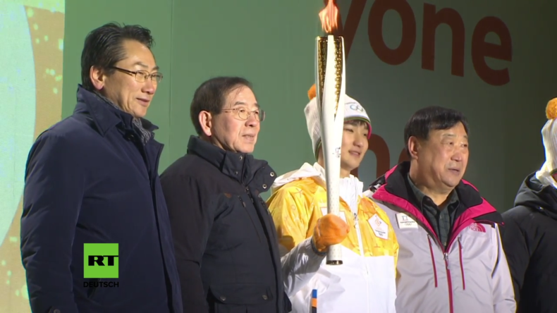 Südkorea: Vor Beginn der Winterspiele in Pyeongchang kommt die Olympische Fackel in Seoul an