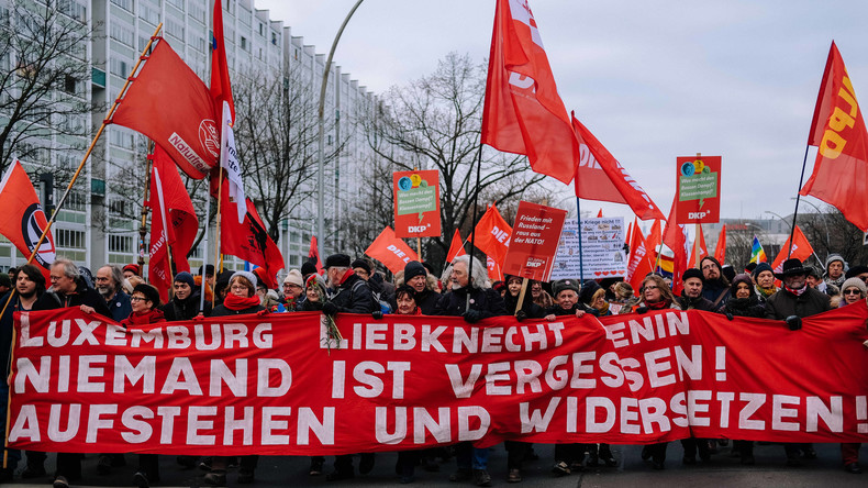 Linke geeint bei Gedenken an Liebknecht und Luxemburg- Tausende marschieren in Berlin