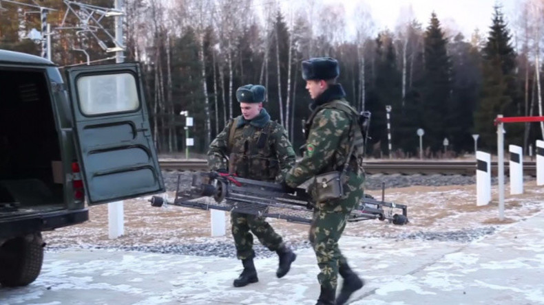 Nächtlicher Eindringling: Weißrussische Grenzsoldaten fangen litauische "Eisenbahn-Drohne" ab  
