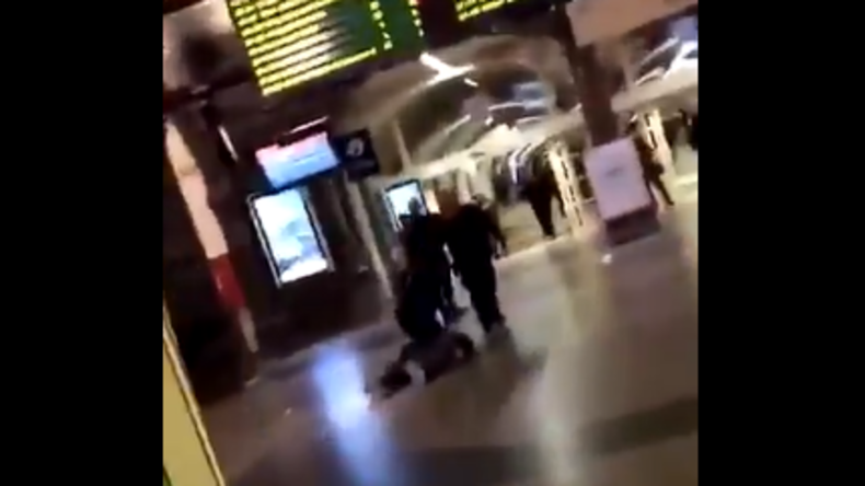 Belgische Polizei schießt in Bahnhof auf Messer-fuchtelnden Afghanen