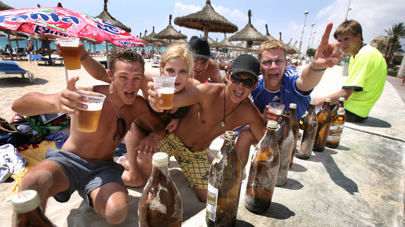 Ende der Happy Hour: Mallorca wehrt sich gegen betrunkene Touristen mit neuen Alkoholrestriktionen 