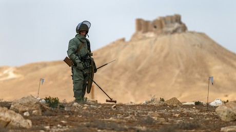 Syrien: Russische Soldaten bringen 9.500 Flüchtlinge in ihre Häuser zurück