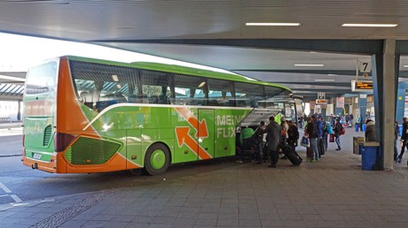 Flixbus testet Überwachungskameras im Gepäckraum als Maßnahme gegen Drogenschmuggel