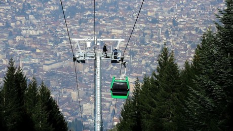 Kriegszerstörte Seilbahn in Sarajevo nimmt Testbetrieb auf