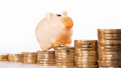 "Sparfleißige" Deutsche legen mehr Geld zur Seite - knapp jeden zehnten Euro