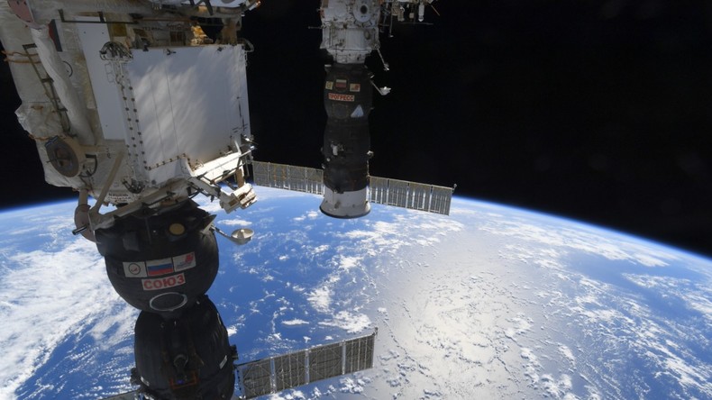 Unabsichtlicher Rekord: Russische Kosmonauten unternehmen längsten Weltraumspaziergang