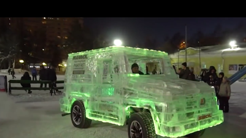 Tüftler aus Russland baut für deutsches Unternehmen fahrtüchtiges Auto aus Eis