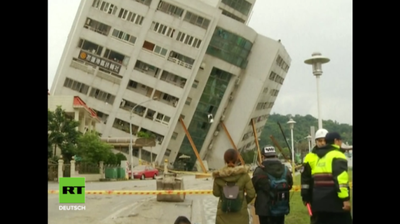 Hotel steht schief nach Erdbeben in Taiwan - 7 Tote, über 250 Verletzte und 51 Vermisste 