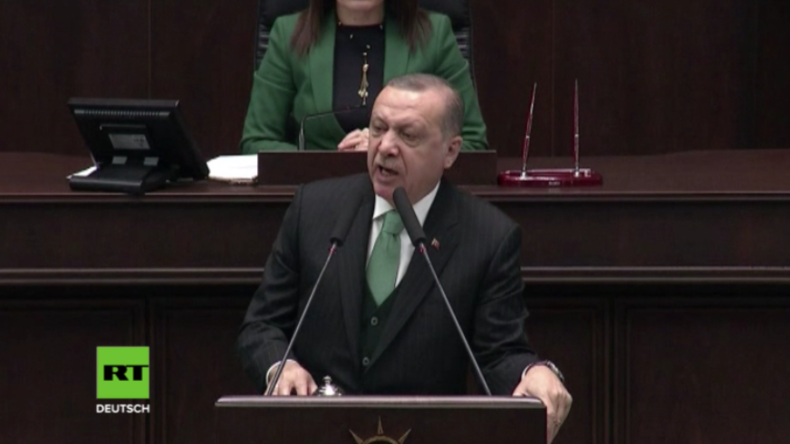 Erdogan zieht Zypern und Griechenland rote Linie und droht mit "Osmanischer Schelle" in Syrien