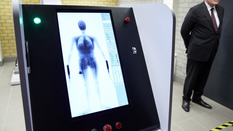Gründlich durchscannt: Misstrauen führt Chinesin durch Röntgenprüfgerät für Gepäck