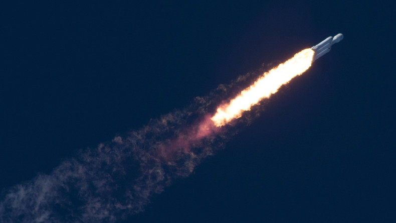 Elon Musk erklärt die misslungene Landung des mittleren Falcon-Heavy-Moduls