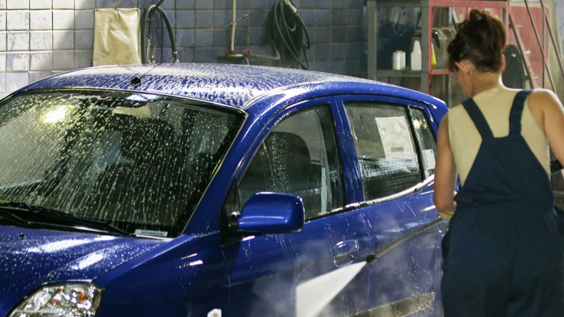Razzien gegen Menschenhändler an Autowaschanlagen in Großbritannien retten 36 Opfer