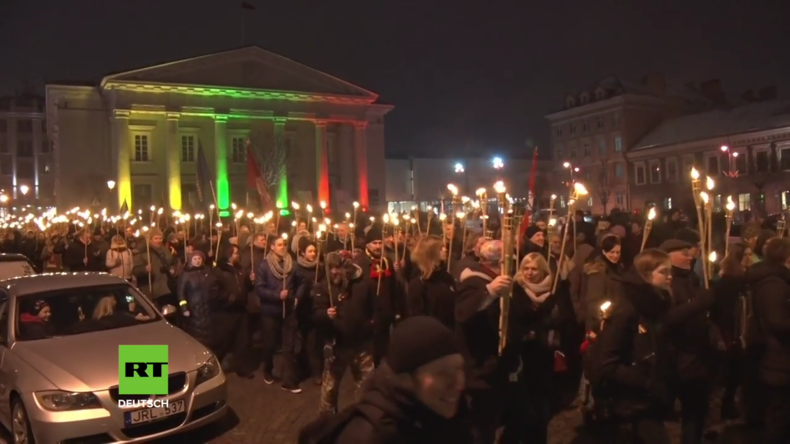 Litauen: Fackelzug zur Feier des 100. Jahrestags der Unabhängigkeit