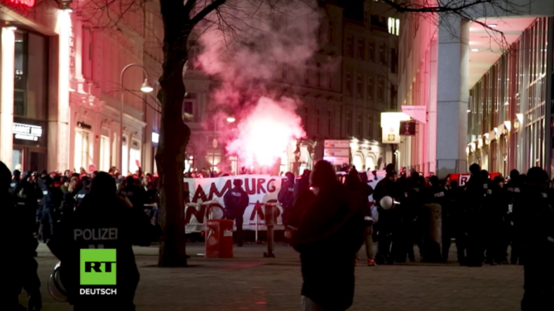 Hamburg: "Antifa" stellt sich erneut Merkel-Gegnern entgegen - Initiatorin gibt aus Angst auf