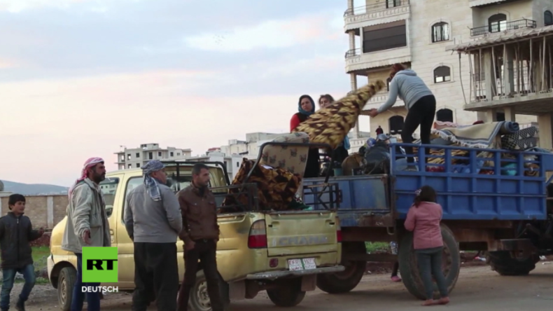 Syrien: Unzählige Menschen flüchten vor türkischen Bombardements nach Afrin 