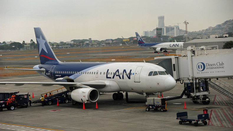 Zwei blinde Passagiere sterben bei Sturz aus Flugzeug in Ecuador