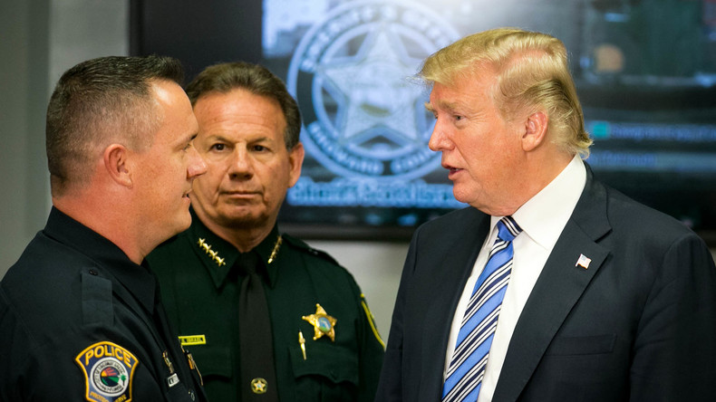 Nach Amoklauf in Florida: Donald Trump inszeniert sich als furchtloser Verbrechensbekämpfer