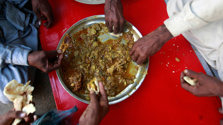 Die Hand des Teufels: Türkei rät Mitbürgern ab, mit links zu essen