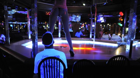 Stripperinnen in Las Vegas akzeptieren Zahlungen in Bitcoins via QR-Tattoos