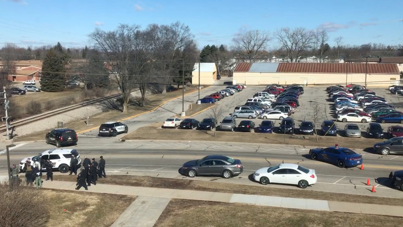 Schütze tötet Eltern an Universität in Michigan und wird festgenommen