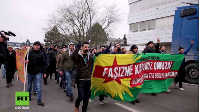 Hamburg: Antifa und Kurden protestieren gegen Kulturfest der nationalistischen Grauen Wölfe 